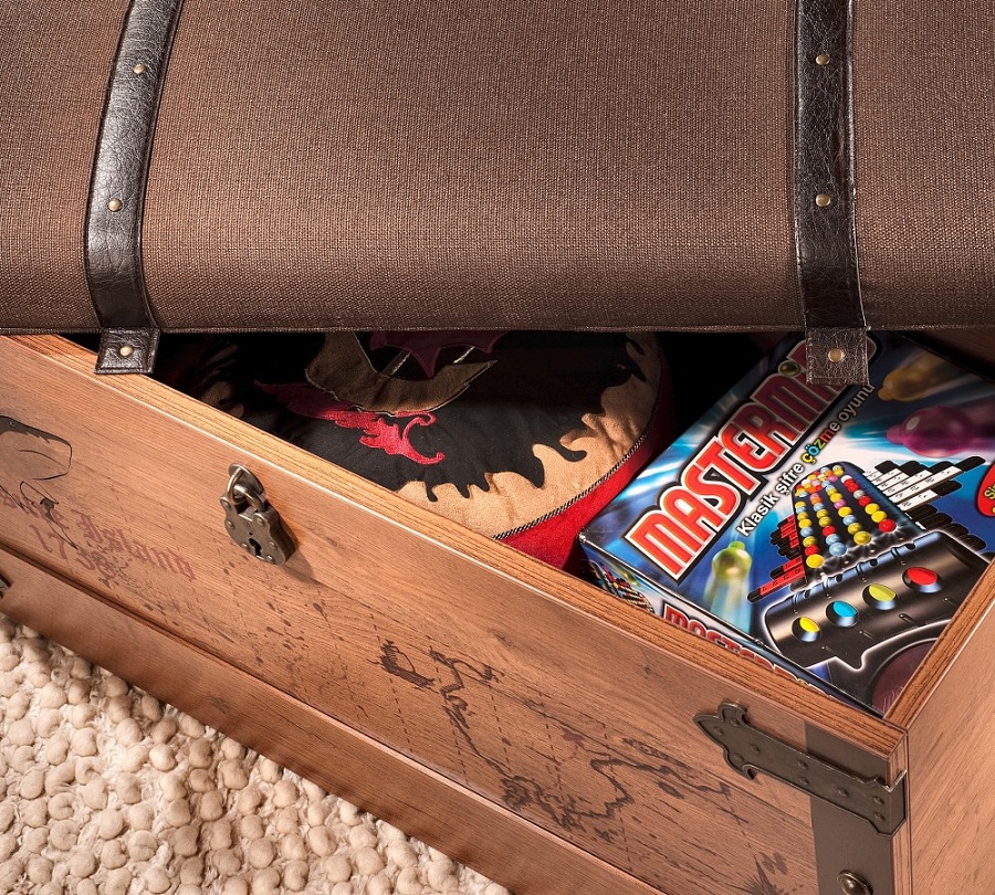 Detská truhla jack - dub lancelot.

 

Truhla vám poslúži ako úschovňa pokladu pred pirátskymi zlodejmi.

 

Kolekcia Jack je vyrobená v zaujímavom dubovom dekore lancelot v kombinácii s originálnymi potlačami pirátskej tematiky.

 

Všetok nábytok patriaci do kolekcie Jack nájdete nižšie v súvisiacich produktoch.