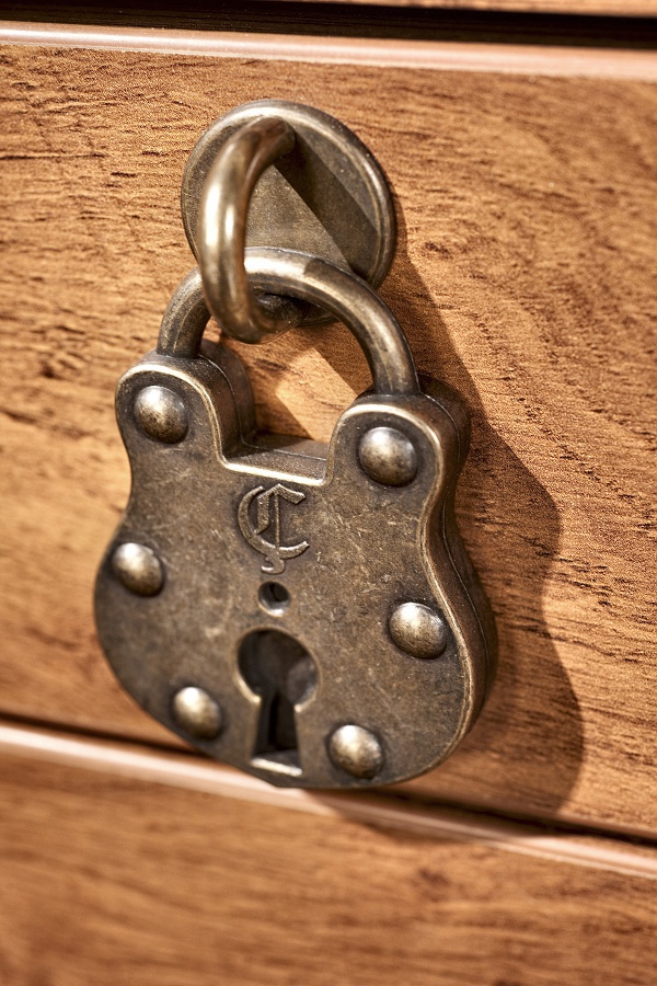 Detský nočný stolík jack - dub lancelot.

 

Úložný priestor nájdete v dvoch zásuvkách.

 

Zbožňuje vaše dieťa hranie na pirátov?

 

Dizajn stolíka je starostlivo prepracovaný do najmenších detailov.

 

Kolekcia Jack je vyrobená v zaujímavom dubovom dekore lancelot v kombinácii s originálnymi potlačami pirátskej tematiky.

 

Všetok nábytok patriaci do kolekcie Jack nájdete nižšie v súvisiacich produktoch.