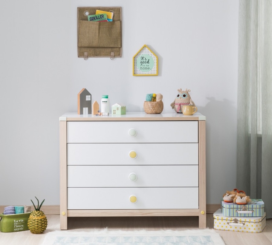 Detská zásuvková komoda beatrice - dub svetlý/biela.

 

Prinášame vám komodu Beatrice, ktorá sa bude skvele vynímať najmä v detskej izbe a poskytne vám toľko potrebný úložný priestor.

 

Rohy komody Beatrice sú vybavené ochrannými lištami, ktoré zvyšujú bezpečnosť nábytku.

 

Všetok nábytok patriaci do kolekcie Beatrice nájdete nižšie v súvisiacich produktoch.