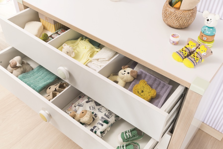 Detská zásuvková komoda beatrice - dub svetlý/biela.

 

Prinášame vám komodu Beatrice, ktorá sa bude skvele vynímať najmä v detskej izbe a poskytne vám toľko potrebný úložný priestor.

 

Rohy komody Beatrice sú vybavené ochrannými lištami, ktoré zvyšujú bezpečnosť nábytku.

 

Všetok nábytok patriaci do kolekcie Beatrice nájdete nižšie v súvisiacich produktoch.