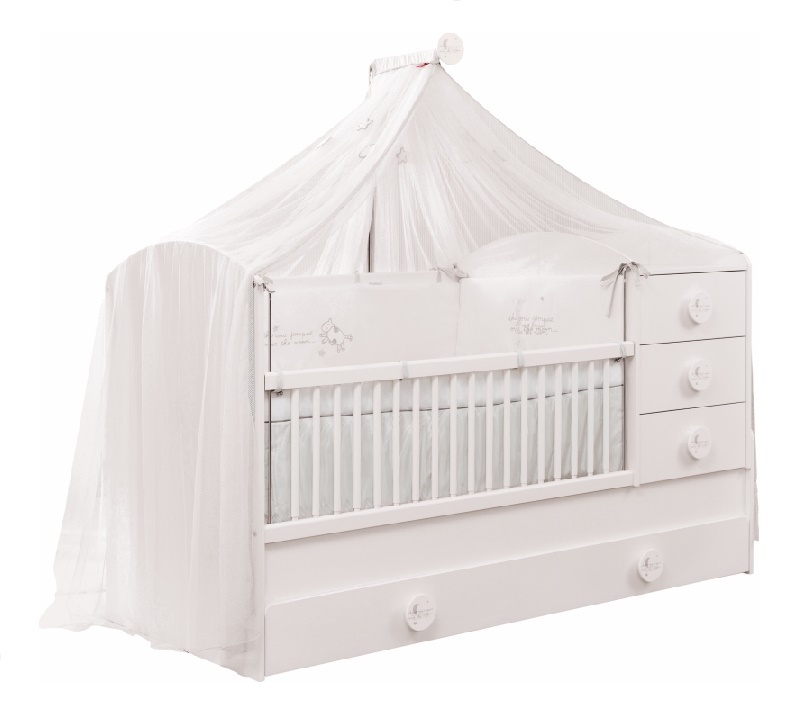 Detská rastúca postieľka 80x180cm so zásuvkou chloe - biela.

 

Pod prebaľovacím pultom nájdete veľa úložného priestoru v dvoch zásuvkách, ktoré skvele využijete na oblečenie, detskú kozmetiku, plienky a všetky ďalšie nevyhnutnosti, ktoré tak máte neustále pri ruke.

 

Teleskopické priečky môžete nechať zo začiatku v nižšej polohe, aby ste sa nemuseli do postieľky toľko predkláňať.

 

V spodnej časti postieľky je priestranná zásuvka.

 

Až nebude potrebné využívať prebaľovací pult a nastane pre vaše dieťa ten správny čas výmeny postieľky za detskú posteľ, jednoducho rastúce postieľku podľa montážneho návodu rozložíte.

 

Všetky jednotlivé diely tejto postieľky sú pre väčšiu bezpečnosť opatrené zaoblenými hranami.

 

Rozmery rastúci postieľky s prebaľovacím pultom Chloe sú 89x111x183cm (š, v, h).

 

Všetok nábytok patriaci do kolekcie Chloe nájdete nižšie v súvisiacich produktoch.