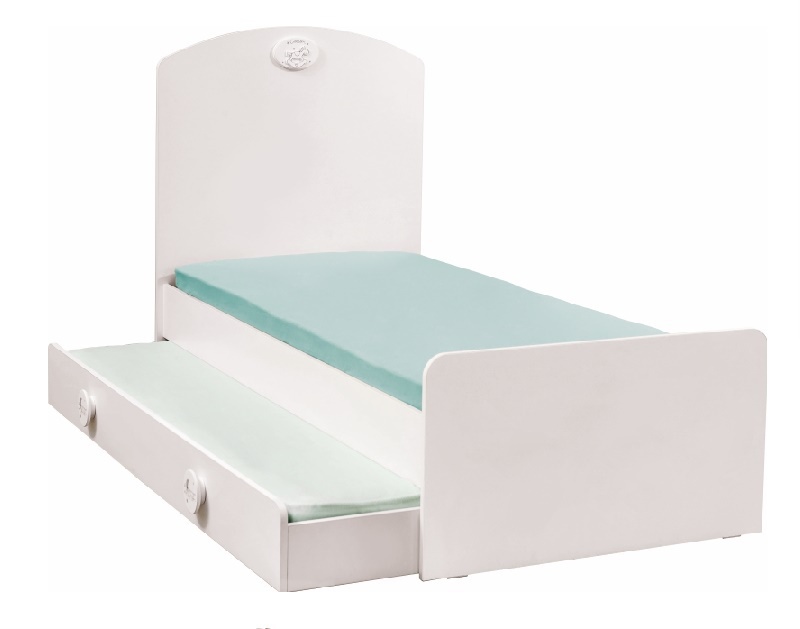 Detská rastúca postieľka 80x180cm so zásuvkou chloe - biela.

 

Pod prebaľovacím pultom nájdete veľa úložného priestoru v dvoch zásuvkách, ktoré skvele využijete na oblečenie, detskú kozmetiku, plienky a všetky ďalšie nevyhnutnosti, ktoré tak máte neustále pri ruke.

 

Teleskopické priečky môžete nechať zo začiatku v nižšej polohe, aby ste sa nemuseli do postieľky toľko predkláňať.

 

V spodnej časti postieľky je priestranná zásuvka.

 

Až nebude potrebné využívať prebaľovací pult a nastane pre vaše dieťa ten správny čas výmeny postieľky za detskú posteľ, jednoducho rastúce postieľku podľa montážneho návodu rozložíte.

 

Všetky jednotlivé diely tejto postieľky sú pre väčšiu bezpečnosť opatrené zaoblenými hranami.

 

Rozmery rastúci postieľky s prebaľovacím pultom Chloe sú 89x111x183cm (š, v, h).

 

Všetok nábytok patriaci do kolekcie Chloe nájdete nižšie v súvisiacich produktoch.