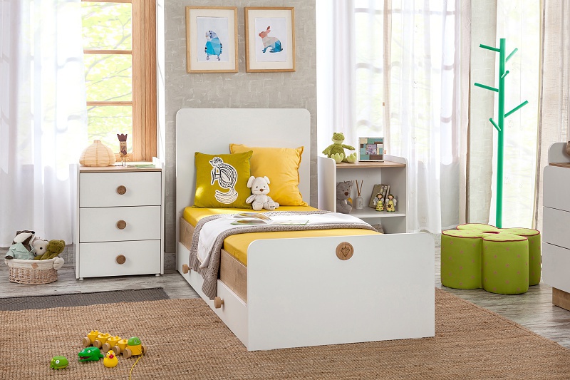 Rastúca postieľka ellie so zásuvkou a nebesami - biela/dub svetlý.

 

Postieľka je ladená do bielej farby kombinované s dekorom prírodného dreva a bude sa tak skvele vynímať v izbičke pre dievčatko aj chlapčeka.

 

Vo verzii detskej postieľky je súčasťou zásuvka, prebaľovací pult a pohyblivá bočnice (teleskopické priečky).

 

Keď dieťa povyrastie, postieľku jednoducho prestaviate do podoby detskej postele.

 

Postieľka je vyrobená z kvalitného lamina.

 

Vyobrazená posteľná súprava nie je súčasťou postieľky, avšak je možné ju zaobstarať zvlášť.

 

Všetok nábytok patriaci do kolekcie Ellie nájdete nižšie v súvisiacich produktoch.