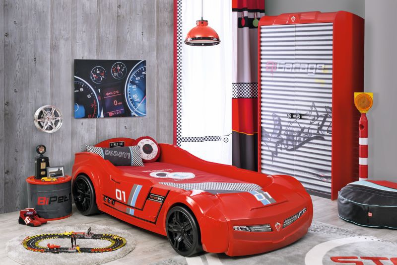 Detská posteľ auto deluxe 90x195cm - červená.

 

Matrac je na rošte zapustená nižšie do vnútornej časti a tým dáva možnosť vyniknúť bočniciam, ktoré prispievajú k väčšej bezpečnosti dieťaťa pri spánku, u ktorého tak nehrozí pretočenie z postele na zem.

 

Posteľ dodávame vrátane kvalitného dierovaného roštu, ktorý sa umiestňuje na spevnený kovový rám.

Rozmery postele auto DELUXE sú 126x66x225cm (š, v, h), posteľná plocha postele je 90x195cm

 

K posteli v tvare auta odporúčame nábytok z kolekcie Rally, ktorý nájdete nižšie v súvisiacich produktoch.

 

 



 

 