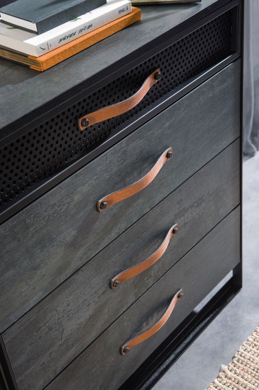 Zásuvková komoda nebula - sivá/čierna.

 

Predná noha je v čiernej farbe, vyrobená z kovového materiálu s kvalitnou povrchovou úpravou.

 

Rozmery zásuvkové komody Nebula sú 78x87x48cm (š, v, h)

 

Všetok nábytok patriaci do kolekcie Nebula nájdete nižšie v súvisiacich produktoch.