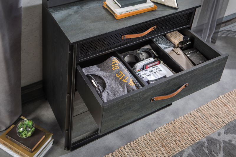 Zásuvková komoda nebula - sivá/čierna.

 

Predná noha je v čiernej farbe, vyrobená z kovového materiálu s kvalitnou povrchovou úpravou.

 

Rozmery zásuvkové komody Nebula sú 78x87x48cm (š, v, h)

 

Všetok nábytok patriaci do kolekcie Nebula nájdete nižšie v súvisiacich produktoch.