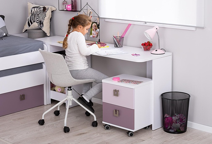 Písací stôl rea teeny s kontajnerom l/p - biela.

 

Písací stôl REA Teeny je vyrobený z kvalitného lamina hrúbky 25mm a 16mm a opatrený ABS hranami s hrúbkou 0,5mm a 2mm.

 

Nábytok v programe REA možné rôzne kombinovať, čím docielite dokonalej harmónie a krásneho vzhľadu domova.