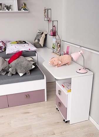 Písací stôl rea teeny s kontajnerom l/p - biela.

 

Písací stôl REA Teeny je vyrobený z kvalitného lamina hrúbky 25mm a 16mm a opatrený ABS hranami s hrúbkou 0,5mm a 2mm.

 

Nábytok v programe REA možné rôzne kombinovať, čím docielite dokonalej harmónie a krásneho vzhľadu domova.