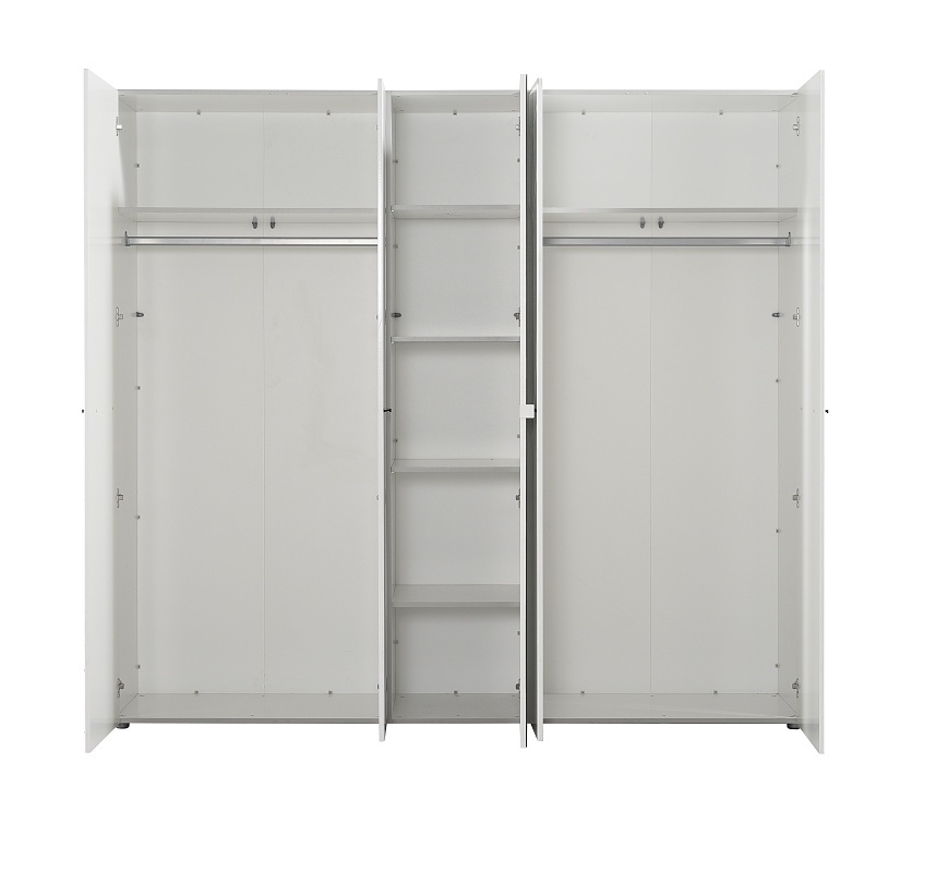 Päťdverová šatníková skriňa so zrkadlom aubrey - biela.

 

Na dverách je zrkadlo, ktoré je praktickým prvkom a dokáže opticky zväčšiť priestor, čo je žiaduce najmä v menších miestnostiach.

 

Ku skrini je možné dokúpiť police, ktoré môžu nahradiť šatníkovej tyče.

 

Všetok nábytok patriaci do kolekcie Aubrey nájdete nižšie v súvisiacich produktoch.