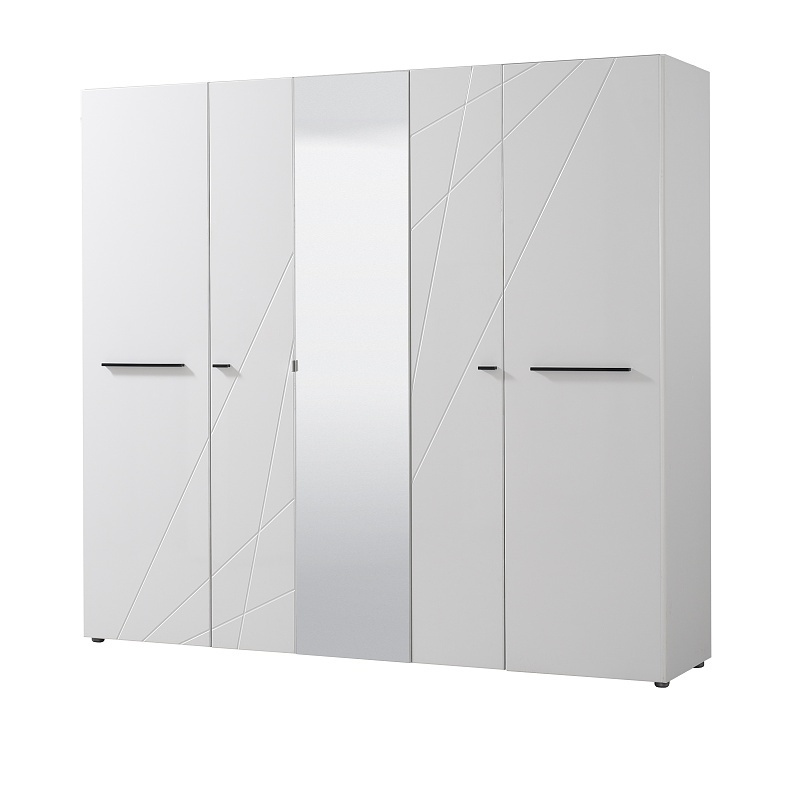 Päťdverová šatníková skriňa so zrkadlom aubrey - biela.

 

Na dverách je zrkadlo, ktoré je praktickým prvkom a dokáže opticky zväčšiť priestor, čo je žiaduce najmä v menších miestnostiach.

 

Ku skrini je možné dokúpiť police, ktoré môžu nahradiť šatníkovej tyče.

 

Všetok nábytok patriaci do kolekcie Aubrey nájdete nižšie v súvisiacich produktoch.