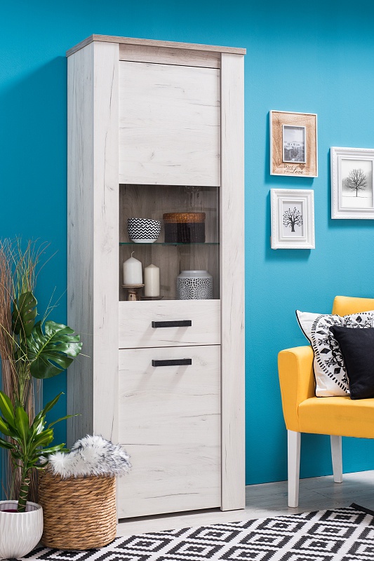 Presklená vitrína henry i - dub biely/dub šedý.

 

Vitrínu zdobia plastové úchytky, ktoré verne imitujú kov.

 

Dvierka možno namontovať na ľavú i pravú stranu. Rozmery presklené vitríny Henry I sú 68,5x36,5x195cm (š, h, v).

 

Všetok nábytok patriaci do kolekcie Henry nájdete nižšie v súvisiacich produktoch.

 

Krátka videoukážka vám priblíži vitrínu Henry.

 

 