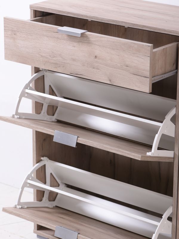 Kombinovaný botník triss - dub sivý.

 

Rozmery botníku Triss sú 102x94,5x33cm (š, v, h)

 

Ďalšie varianty botníkov Triss a iné súvisiace produkty nájdete nižšie.