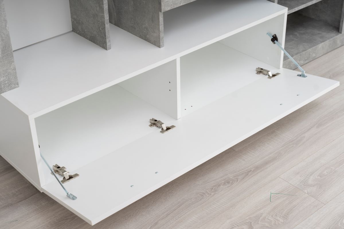 Obývacia stena jonas - beton/biela.

 

Dominantné miesto je tu vyhranené televízii, ktorá tu bude skvele vyzerať ako stojaci, tak zavesená na stene. Uzatvárateľná priehradka v bielom prevedení sa vám bude dobre otvárať pomocou štíhlych šedých úchytiek.

 

Rozmery obývacej steny Jonas sú 170,5x170,5x41,5cm (š, v, h)

 

Ďalšie typy obývacích stien a ostatné súvisiace produkty nájdete v zozname nižšie.