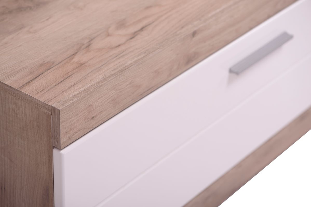 Televízny stolík ronja - dub sivý/biela.

 

Rozmery televízneho stolíku Ronja sú 162x43,5x41,5cm (š, v, h)

 

Ďalšiu inšpiráciu pre vybavenie obývacej izby nájdete v súvisiacich produktoch nižšie.