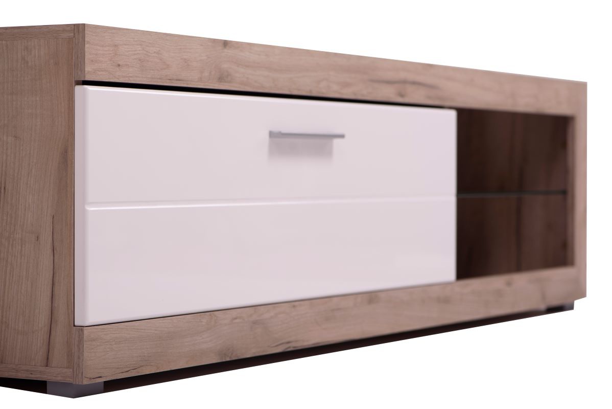 Televízny stolík ronja - dub sivý/biela.

 

Rozmery televízneho stolíku Ronja sú 162x43,5x41,5cm (š, v, h)

 

Ďalšiu inšpiráciu pre vybavenie obývacej izby nájdete v súvisiacich produktoch nižšie.