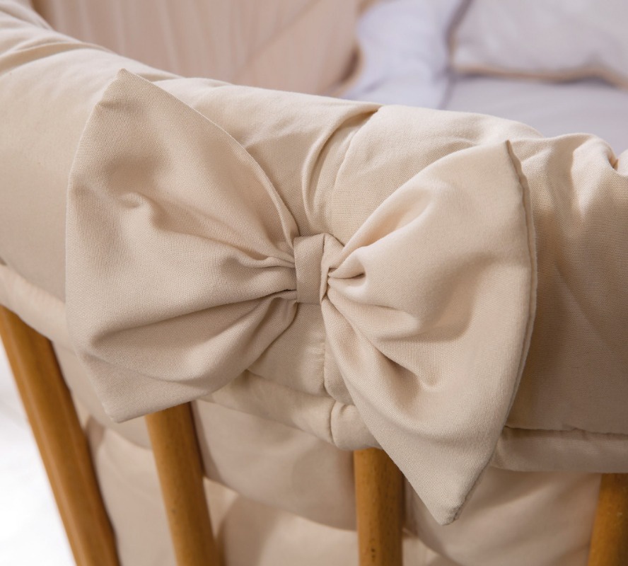 Drevená kolíska s nebesami grace 45x80cm.

 

V cene kolísky je zahrnutý matrac 45x80cm, posteľná bielizeň aj nebesia.

 

Rozmery kolísky Grace sú 62x162x100cm (š, v, h).

 

V súvisiacich produktoch nižšie nájdete ďalšie tipy na nábytok do izby pre bábätko.