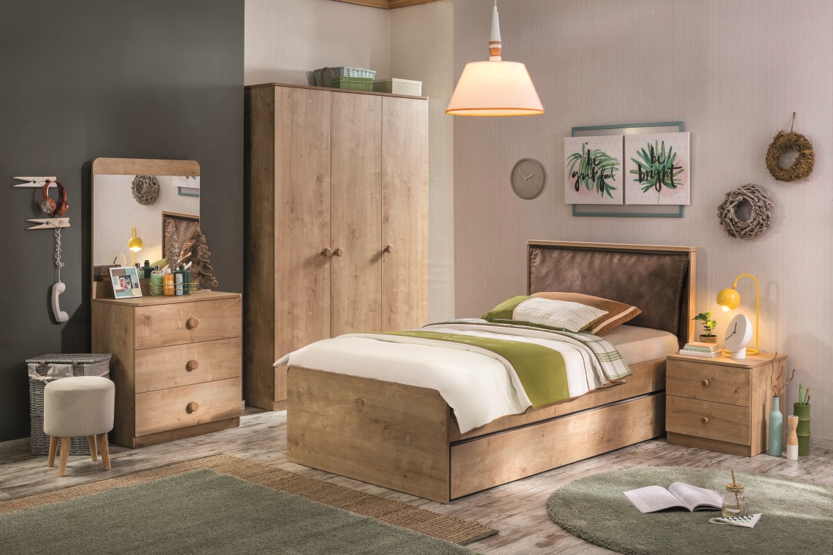 Trojdverová skriňa cody - dub svetlý.

 

Skriňa ponúka úložný priestor, do ktorého bez ťažkostí uskladníte vaše oblečenie.

 

Súčasťou balenia je istenie k uchyteniu skrine k stene.

 

Všetok nábytok patriaci do kolekcie Cody nájdete nižšie v súvisiacich produktoch.

 

Krátka videoukážka vám priblíži kolekciu Cody.

 