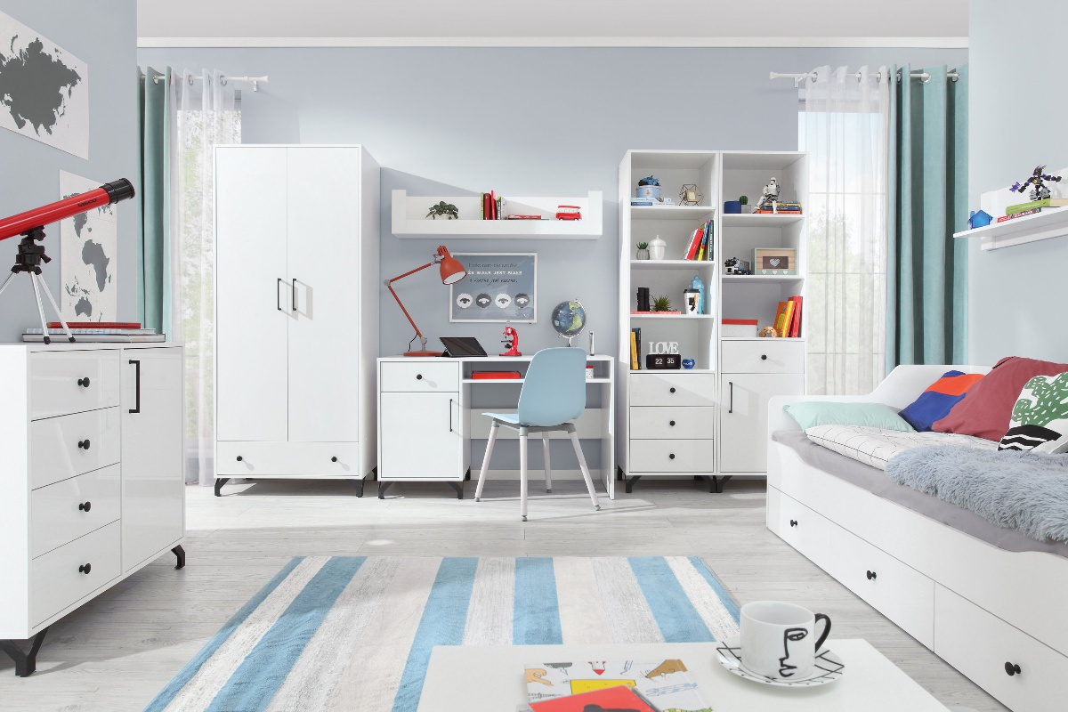 Detská izba bjorn, škandinávsky štýl - biela.

 

Domov v tomto štýle nie je teda vôbec chladný či pochmúrny, ako by sa mohlo, vzhľadom k názvu, zdať.

 

Detská izba Bjorn sa skladá z týchto prvkov:


	Detská posteľ Bjorn 90x200cm s úložným priestorom - 94x75x204cm (š, v, h)
	Šatníková skriňa Bjorn - 80x190x50cm (š, v, h)
	Písací stôl Bjorn - 125x76x55cm (š, v, h)
	Regál Bjorn I - 50x190x40cm (š, v, h)
	Regál Bjorn II - 50x190x40cm (š, v, h)
	Komoda Bjorn - 90x85x40cm (š, v, h)
	Polica Bjorn I - 120x25x20cm (š, v, h)
	Polica Bjorn II - 120x25x24cm (š, v, h)


 

Všetok nábytok patriaci do kolekcie Bjorn nájdete nižšie v súvisiacich produktoch.