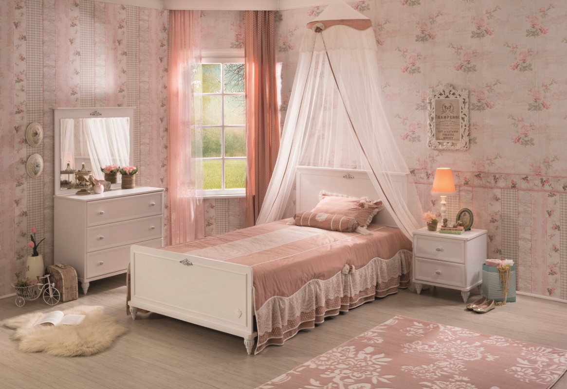 Malá študentská izba ema - biela.

 

Večné dilema - kam s rozhádzanými oblečením.

 

Nábytok z kolekcie Ema je vyrobený z kvalitného lamina, MDF a masívneho dreva.

 

Malá študentská izba Ema sa skladá z týchto prvkov:


	Študentská posteľ Ema 120x200cm - 125x101x212cm (š, v, h)
	Nočný stolík Ema- 50x56x41cm (š, v, h)
	Zásuvková komoda Ema - 90x84x50cm (š, v, h)
	Zrkadlo ku komode Ema - 90x79x5cm (š, v, h)


 

Všetok nábytok patriaci do kolekcie Ema nájdete nižšie v súvisiacich produktoch