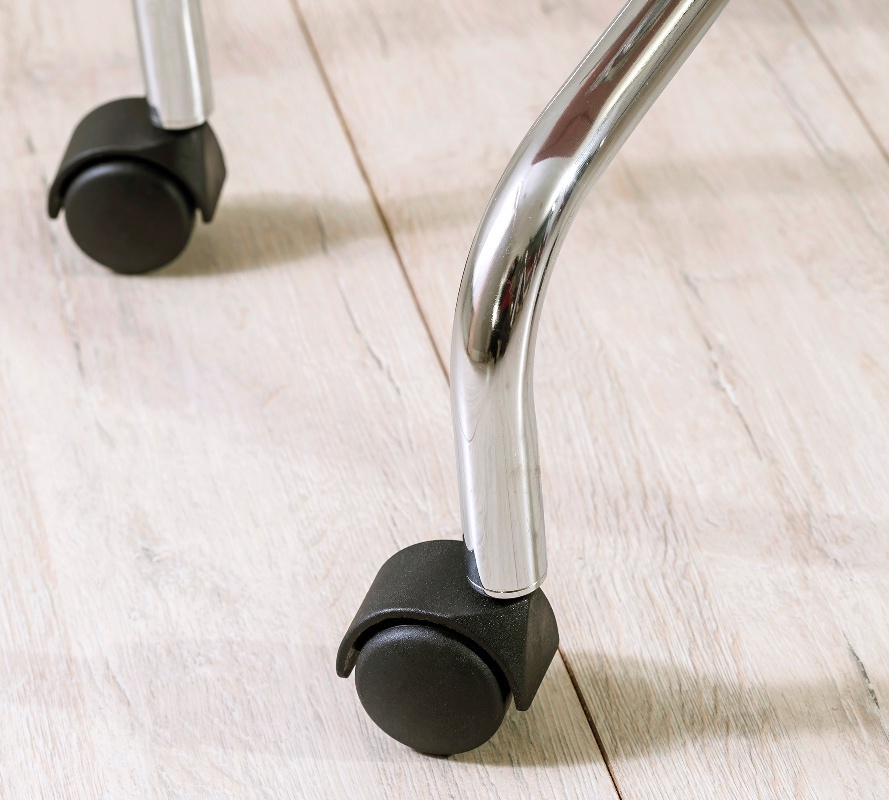 Čalúnená stolička na kolieskach celeste - tmavo modrá.

 

V súvisiacich produktoch nižšie nájdete ďalšie tipy na nábytok.