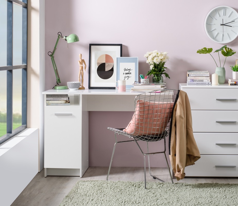 Písací stôl steven - biela.

 

Výrobným materiálom je lamino s hrúbkou 16mm, ktoré oceníte pre jeho ľahkú údržbu a odolnosť proti krátkodobé vlhkosti.

 

Písací stôl Steven v prevedení dub sonoma nájdete nižšie v súvisiacich produktoch spolu s ďalšími tipy na nábytok.