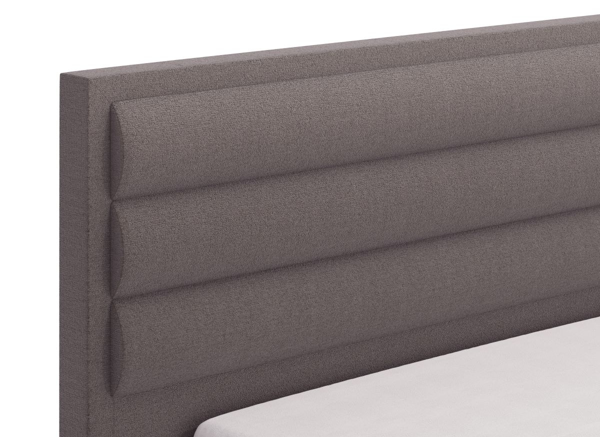 Manželská posteľ 160x200cm corey - sv.

 

Matrac ani rošt nie sú súčasťou, môžete si teda po postele umiestniť svoj vlastný vrátane matracov, poprípade v odporúčaných produktoch nižšie nájdete výber najvhodnejších variantov na dokúpenie. Výška umiestnenia roštu je voliteľná, a to 24,5-31,5cm od zeme.

 

Rozmery manželskej postele 160x200cm Corey sú 193x110x214cm (š, v, h), ložná plocha je 160x200cm

 

Výber odporúčaných produktov nájdete vo výpise nižšie.