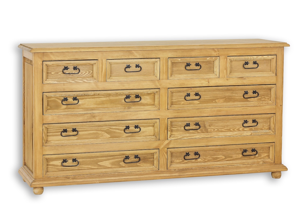 Šuplíková drevená komoda com 04 - k02 tmavá borovica.

 

Sedliacky nábytok z masívu ponúkame v niekoľkých odtieňoch morenia, od svetlo bielej až po temne čiernu. Ošetrený je pravým včelím voskom, čo z neho robí luxusný ekologický nábytok.

 

Aj tento sedliacky nábytok je ručne vyrábaný a pri jeho výrobe je kladený veľký dôraz na detaily spracovania.

 

Z dôvodu výroby sedliackeho nábytku na zákazku, sme nútení požadovať od zákazníka zálohu v minimálnej výške 500 - 1000 Kč podľa hodnoty nábytku.