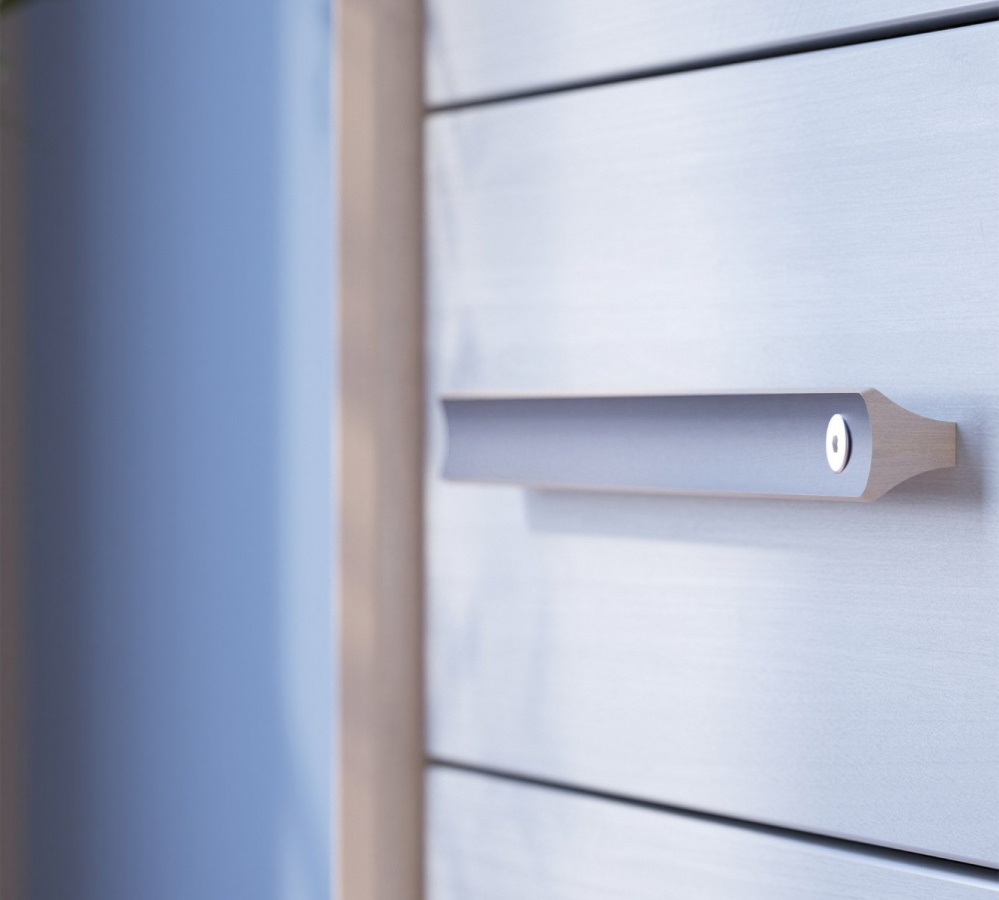 Komoda so zásuvkami lincoln - dub/dub modrý/tmavo modrá.

 

Rozmerovo sa komoda hodí aj do menších interiérov, v ktorých nie je miesta nazvyš.

 

Všetok nábytok patriaci do kolekcie Lincoln nájdete nižšie v súvisiacich produktoch.