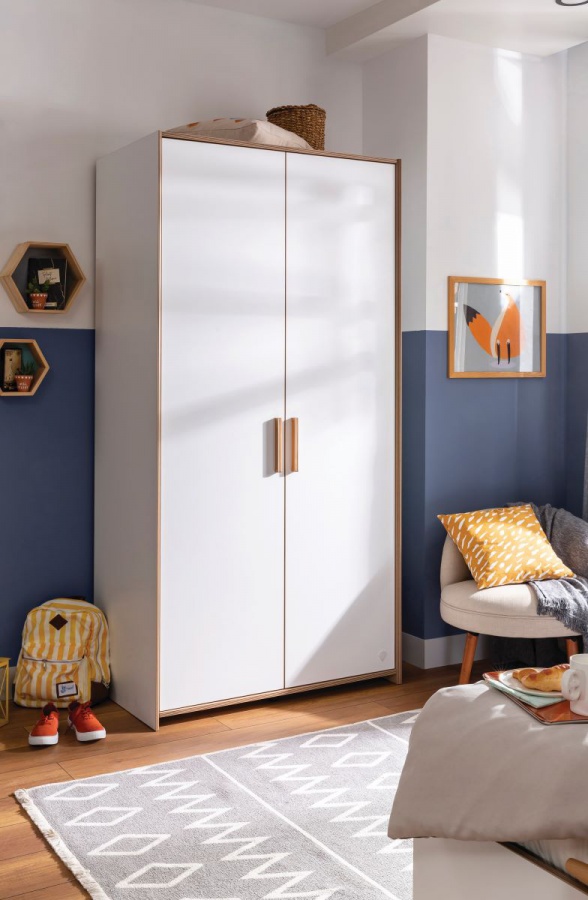 Študentská šatníková skriňa dylan - biela/dub svetlý.

 

Skriňa je zladená do jemných tónov bielej farby a dubového dreva.

 

Rozmery študentské šatňové skrine sú 104x206x61cm (š, v, h).

 

Všetok nábytok patriaci do kolekcie Dylan nájdete nižšie v súvisiacich produktoch.