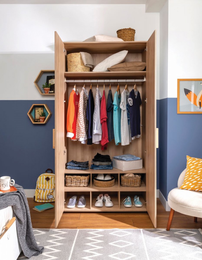 Študentská šatníková skriňa dylan - biela/dub svetlý.

 

Skriňa je zladená do jemných tónov bielej farby a dubového dreva.

 

Rozmery študentské šatňové skrine sú 104x206x61cm (š, v, h).

 

Všetok nábytok patriaci do kolekcie Dylan nájdete nižšie v súvisiacich produktoch.