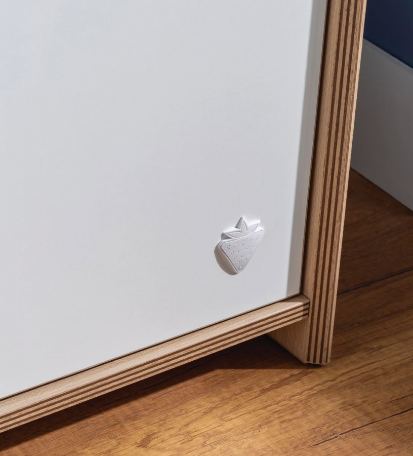 Študentská šatníková skriňa dylan - biela/dub svetlý.

 

Skriňa je zladená do jemných tónov bielej farby a dubového dreva.

 

Rozmery študentské šatňové skrine sú 104x206x61cm (š, v, h).

 

Všetok nábytok patriaci do kolekcie Dylan nájdete nižšie v súvisiacich produktoch.