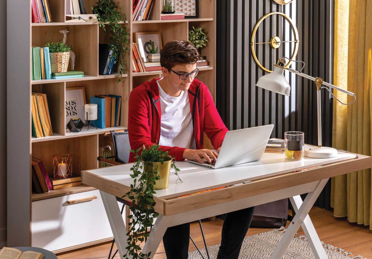 Študentský stôl dylan - biela/dub svetlý.

 

Výška študentského stola je navrhnutá tak, aby vyhovovala kritériám deťom školského veku i dospievajúcim jedincom.

 

Rozmery študentského stola Dylan sú 130x76x71cm (š, v, h).

 

Všetok nábytok patriaci do kolekcie Dylan nájdete nižšie v súvisiacich produktoch.