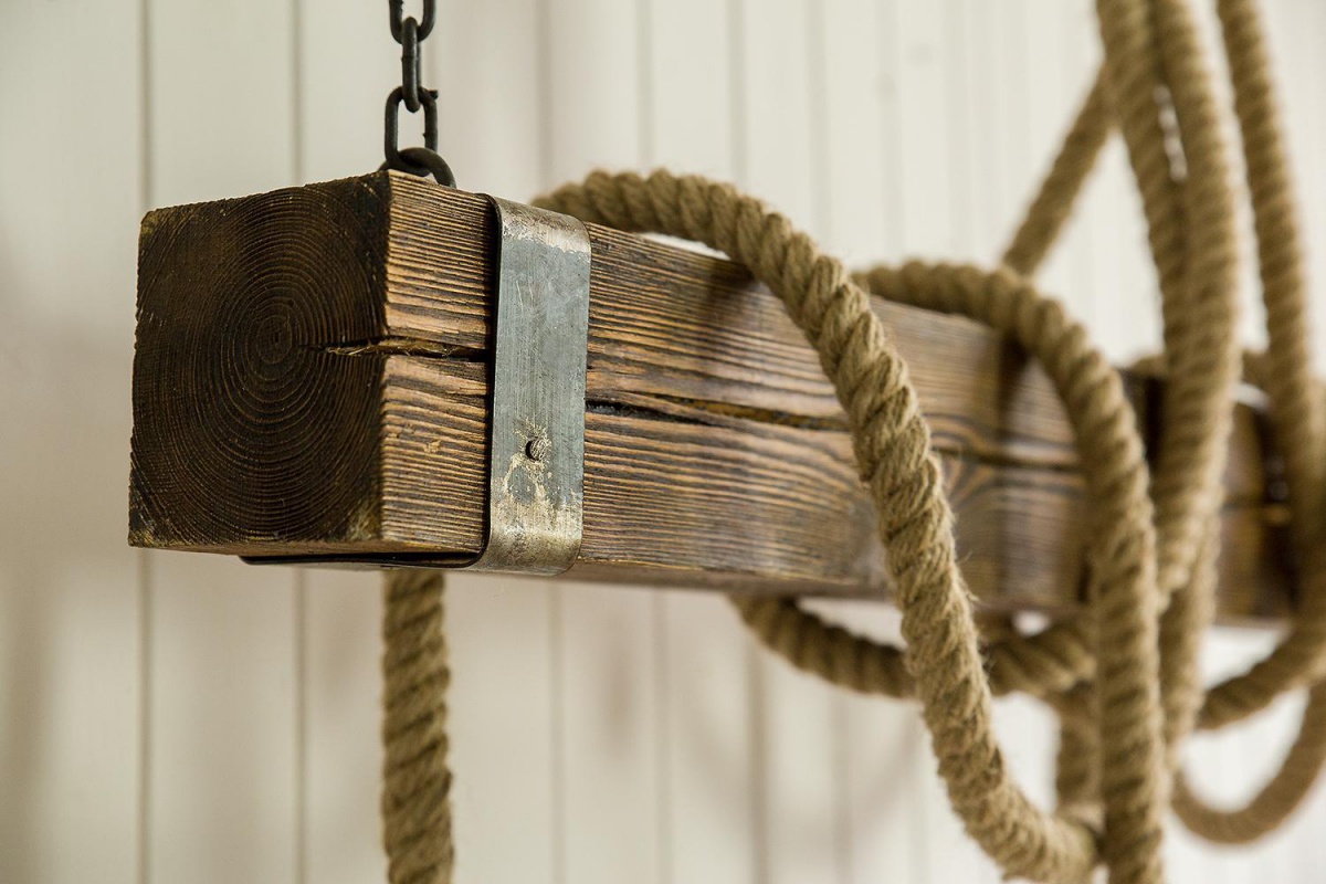 Lanový luster belka - k02-tmavý vosk.

 

Rozmery Lanového lustra Belka sú 110x11x11cm (š, v, h).

 

Všetky Lanové osvetlenie nájdete nižšie v súvisiacich produktoch.