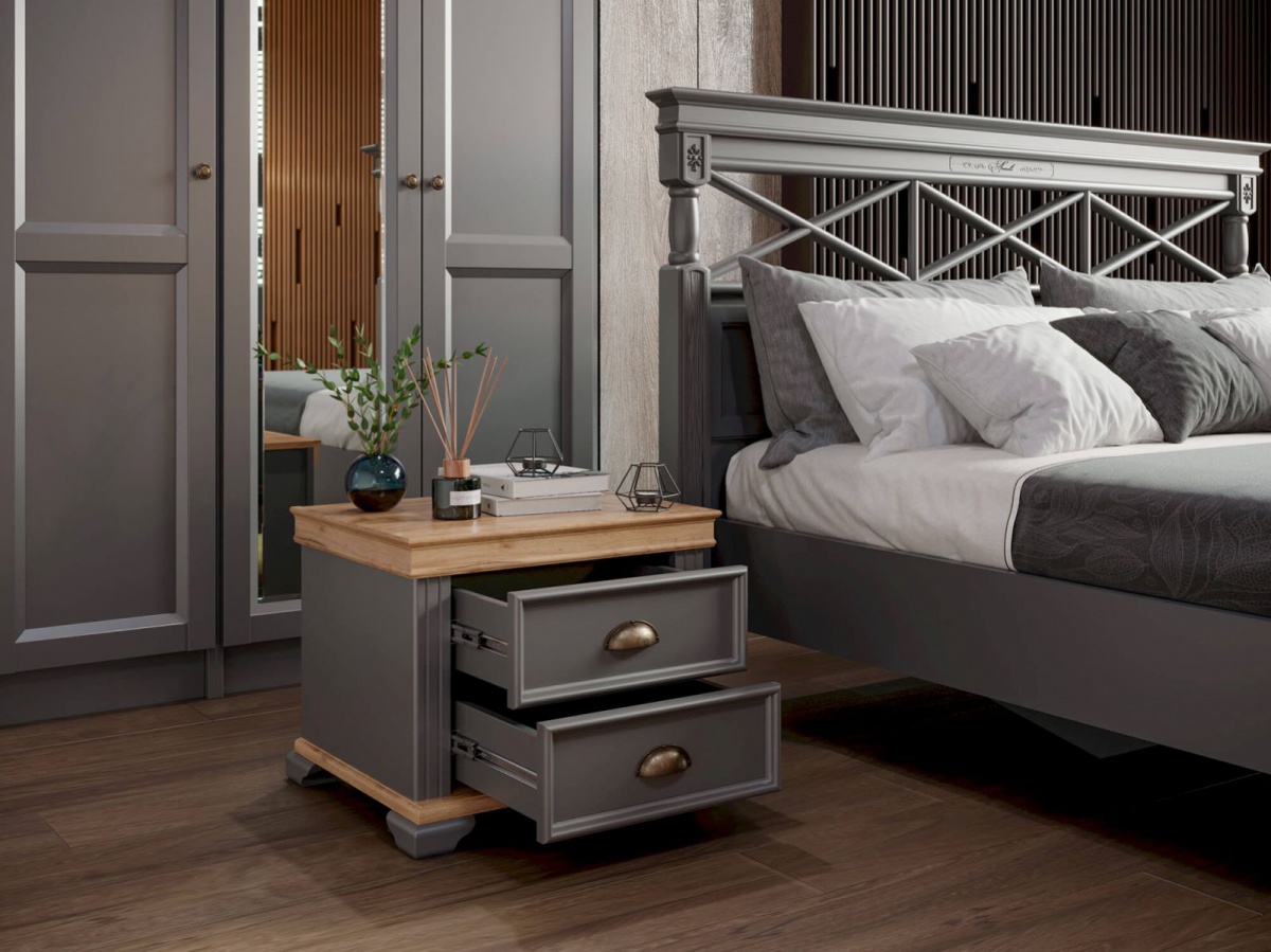 Nočný stolík annie - šedá/dub tortuga.

 

O stabilitu a pevnosť výrobku sa stará spodná a vrchná doska vyrobená z kvalitnej MDF dosky v dekore dubového dreva.

 

Rozmery nočného stolíka Annie sú 56x48x46cm (š, v, h).

 

Všetok nábytok patriaci do kolekcie Annie nájdete nižšie v súvisiacich produktoch.