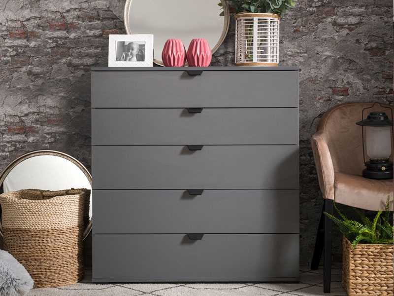 Široká komoda rango - šedá.

 

Rozmery Široké komody Rango sú 90x95x40cm (š, v, h).

 

Všetok nábytok z kolekcie Rango nájdete nižšie v súvisiacich produktoch.