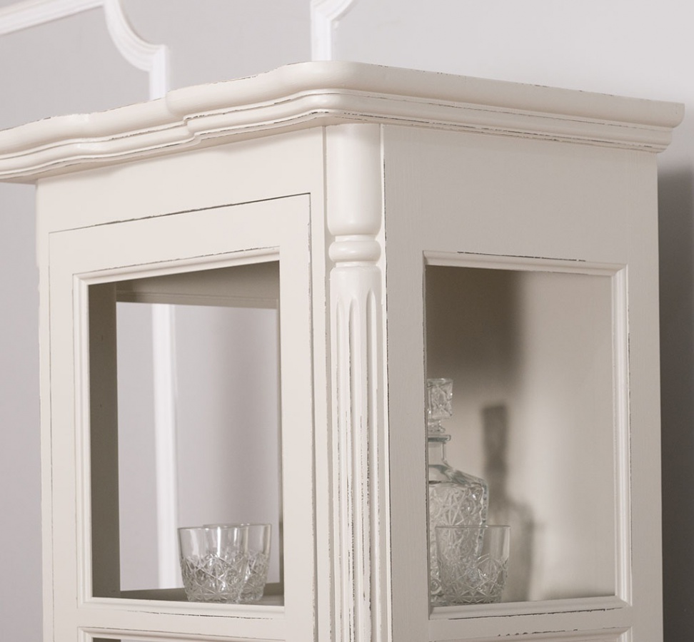 Vitrína rustique - béžová/hnedá patina.

 

Kvalitné masívne drevo z borovice, z ktorého je vitrína vyrobená, zaručí tú najvyššiu možnú kvalitu.

 

Ďalšie prírodné produkty nájdete spoločne s podobným masívnym tovarom nižšie v súvisiacich produktoch.

 

Rozmery vitríny Rustique sú 66x190x49cm (š, v, h).

 

Ďalšie produkty prírodnej kolekcie RUSTIQUE spoločne s podobnými masívnymi prvkami nájdete nižšie v súvisiacich produktoch.

 


Z dôvodov výroby sedliackeho nábytku na zákazku, sme nútení požadovať od zákazníka zálohu v minimálnej výške 30% z ceny nábytku.