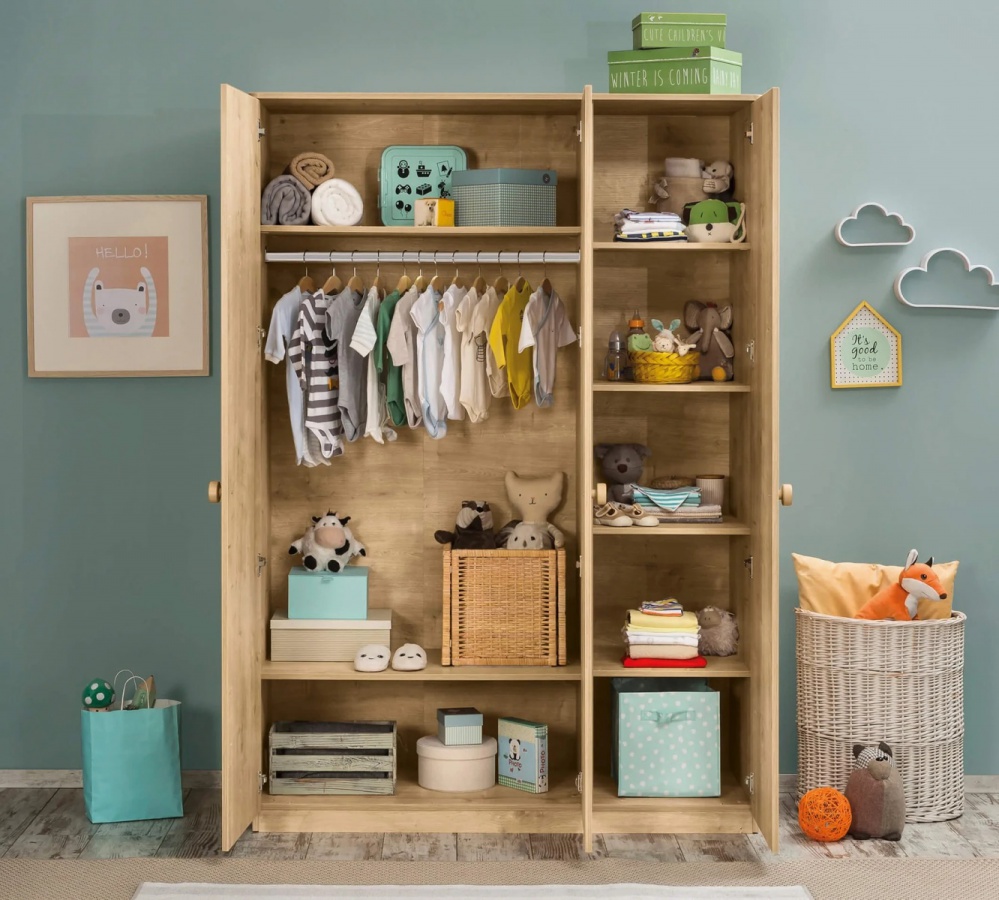 Trojdverová skriňa cody - dub svetlý.

 

Skriňa ponúka úložný priestor, do ktorého bez ťažkostí uskladníte vaše oblečenie.

 

Súčasťou balenia je istenie k uchyteniu skrine k stene.

 

Všetok nábytok patriaci do kolekcie Cody nájdete nižšie v súvisiacich produktoch.

 

Krátka videoukážka vám priblíži kolekciu Cody.

 