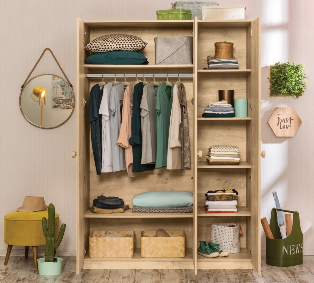 Trojdverová skriňa cody - dub svetlý.

 

Skriňa ponúka úložný priestor, do ktorého bez ťažkostí uskladníte vaše oblečenie.

 

Súčasťou balenia je istenie k uchyteniu skrine k stene.

 

Všetok nábytok patriaci do kolekcie Cody nájdete nižšie v súvisiacich produktoch.

 

Krátka videoukážka vám priblíži kolekciu Cody.

 