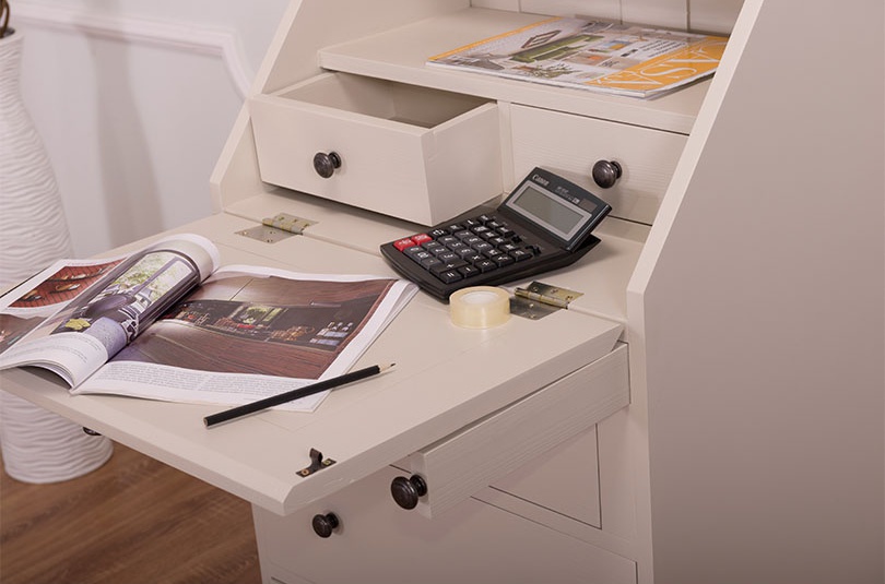 Písací sekretár z masívu nobel 120 - béžová.

 

Sekretár z poctivého borovicového dreva sa hodí predovšetkým do obývačky či kancelárie.

 

Masívny sekretár obsahuje úložný priestor v 5 zásuvkách a jednej priehradke.

Výrobok je dodávaný v zmontovanom stave a veľmi pevná konštrukcia umožňuje použitie po naozaj dlhú dobu.

 

Rozmery sekretára Nobel 120 sú 106x109x49cm (š, v, h).

 

Na prehliadnutie ďalších masívnych kúskov nábytku od tohto výrobcu kliknite TU.

 

Farba na fotografii sa môže ľahko líšiť oproti reálnemu výrobku. Príčinnou môže byť zobrazovanie farieb monitora či rôzne nasvietenie výrobkov pri fotení.

 


Z dôvodov výroby masivného nábytku na zákazku, sme nútení požadovať od zákazníka zálohu v minimálnej výške 30% z ceny nábytku.