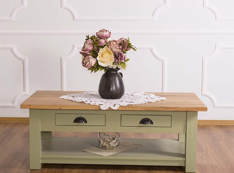 Konferenčný stolík dusty 131 - zelená/hnedá.

 

Konferenčný stolík z poctivého borovicového dreva sa hodí ako do rustikálnej tak aj do modernej obývacej izby.

 

Masívny stolík obsahuje 2 zásuvky a odkladaciu policu.

 

Rozmery konferenčného stolíka Dusty 131 sú 120x45x65cm (š, v, h).

 

Na prehliadnutie ďalších masívnych kúskov nábytku od tohto výrobcu kliknite TU.

 

Farba na fotografii sa môže ľahko líšiť oproti reálnemu výrobku. Príčinnou môže byť zobrazovanie farieb monitora či rôzne nasvietenie výrobkov pri fotení.

 


Z dôvodov výroby masivného nábytku na zákazku, sme nútení požadovať od zákazníka zálohu v minimálnej výške 30% z ceny nábytku.