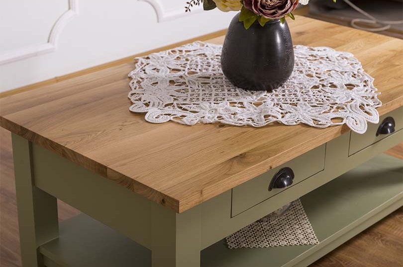 Konferenčný stolík dusty 131 - zelená/hnedá.

 

Konferenčný stolík z poctivého borovicového dreva sa hodí ako do rustikálnej tak aj do modernej obývacej izby.

 

Masívny stolík obsahuje 2 zásuvky a odkladaciu policu.

 

Rozmery konferenčného stolíka Dusty 131 sú 120x45x65cm (š, v, h).

 

Na prehliadnutie ďalších masívnych kúskov nábytku od tohto výrobcu kliknite TU.

 

Farba na fotografii sa môže ľahko líšiť oproti reálnemu výrobku. Príčinnou môže byť zobrazovanie farieb monitora či rôzne nasvietenie výrobkov pri fotení.

 


Z dôvodov výroby masivného nábytku na zákazku, sme nútení požadovať od zákazníka zálohu v minimálnej výške 30% z ceny nábytku.