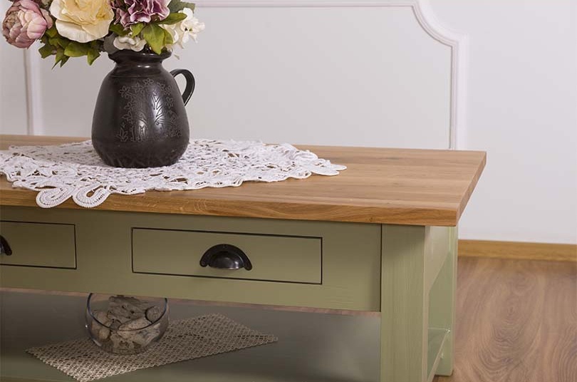 Konferenčný stolík dusty 131 - zelená/hnedá.

 

Konferenčný stolík z poctivého borovicového dreva sa hodí ako do rustikálnej tak aj do modernej obývacej izby.

 

Masívny stolík obsahuje 2 zásuvky a odkladaciu policu.

 

Rozmery konferenčného stolíka Dusty 131 sú 120x45x65cm (š, v, h).

 

Na prehliadnutie ďalších masívnych kúskov nábytku od tohto výrobcu kliknite TU.

 

Farba na fotografii sa môže ľahko líšiť oproti reálnemu výrobku. Príčinnou môže byť zobrazovanie farieb monitora či rôzne nasvietenie výrobkov pri fotení.

 


Z dôvodov výroby masivného nábytku na zákazku, sme nútení požadovať od zákazníka zálohu v minimálnej výške 30% z ceny nábytku.