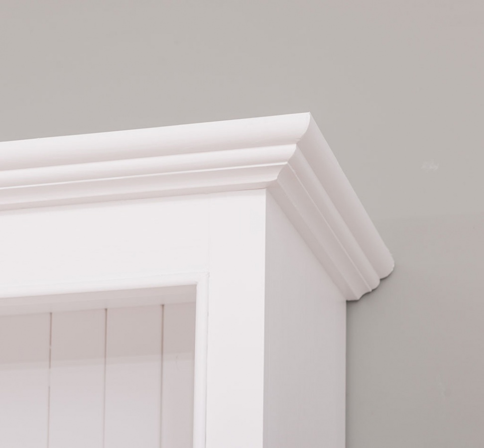 Knižnica konstantin 109 - biela.

 

Knižnica z poctivého borovicového dreva sa hodí ho každej miestnosti.

 

Masívna knižnica obsahuje jeden otvorený priestor s variabilnými policami, police si teda môžete nastaviť podľa vami zvolenej výšky umiestnením do predpripravených výrezov, a druhý priestor krytý dvierkami. Vnútri nájdete 1 stále upevnenú policu.

 

Rozmery knižnice Konstantin 109 sú 210x110x39cm (š, v, h).

 

Na prehliadnutie ďalších masívnych kúskov nábytku od tohto výrobcu kliknite TU.

 

Farba na fotografii sa môže ľahko líšiť oproti reálnemu výrobku. Príčinnou môže byť zobrazovanie farieb monitora či rôzne nasvietenie výrobkov pri fotení.


Z dôvodov výroby masivného nábytku na zákazku, sme nútení požadovať od zákazníka zálohu v minimálnej výške 30% z ceny nábytku.