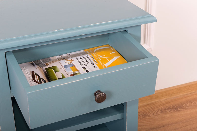 Nočný stolík moric 478 - modrá patina.

 

Nočný stolík z poctivého borovicového dreva bude praktickým pomocníkom pri každej posteli.

 

Masívny stolík obsahuje úložný priestor v 2 policiach a zásuvke.

 

Rozmery nočného stolíka Moric sú 59x47x32cm (š, v, h).

 

Na prehliadnutie ďalších masívnych kúskov nábytku od tohto výrobcu kliknite TU.

 

Farba na fotografii sa môže ľahko líšiť oproti reálnemu výrobku. Príčinnou môže byť zobrazovanie farieb monitora či rôzne nasvietenie výrobkov pri fotení.


Z dôvodov výroby masivného nábytku na zákazku, sme nútení požadovať od zákazníka zálohu v minimálnej výške 30% z ceny nábytku.