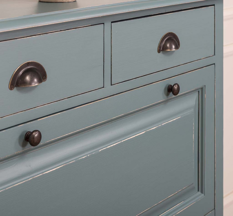 Výklopný botník roderik 358 - modrá patina.

 

Botník z poctivého borovicového dreva sa hodí ho každej miestnosti.

 

Masívny botník obsahuje 2 zásuvky a 2 výklopné priehradky.

 

Rozmery botníku Roderik 358 sú 103x105x35cm (š, v, h).

 

Na prehliadnutie ďalších masívnych kúskov nábytku od tohto výrobcu kliknite TU.

 

Farba na fotografii sa môže ľahko líšiť oproti reálnemu výrobku. Príčinnou môže byť zobrazovanie farieb monitora či rôzne nasvietenie výrobkov pri fotení.


Z dôvodov výroby masivného nábytku na zákazku, sme nútení požadovať od zákazníka zálohu v minimálnej výške 30% z ceny nábytku.