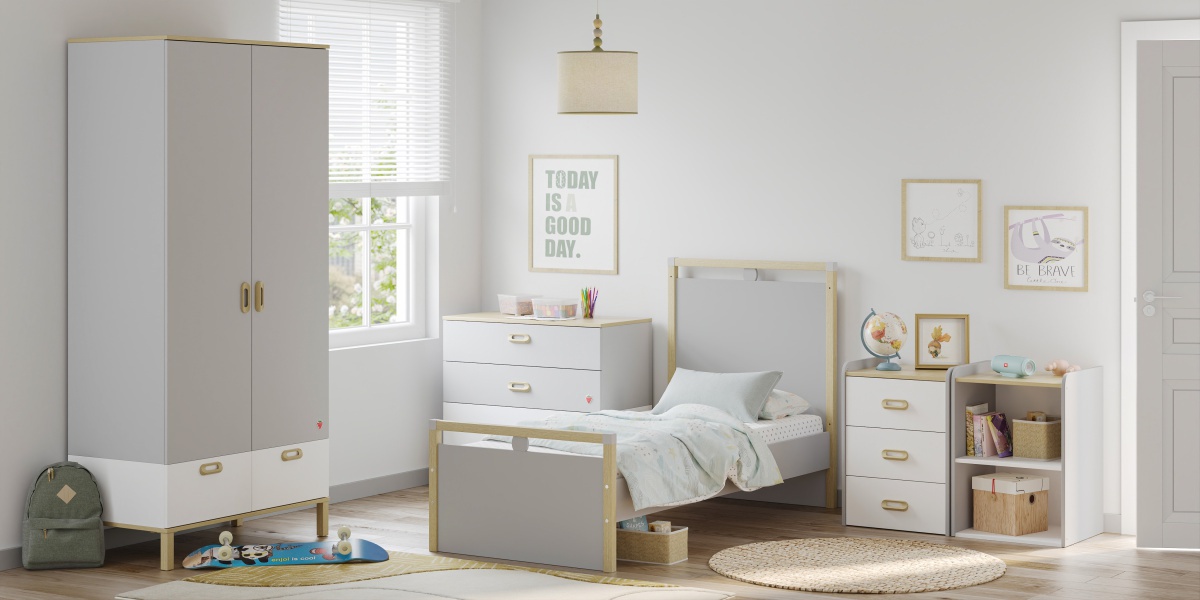 Detská rastúca postieľka 80x180 simba - šedá/biela/dub.

 

Všetci však poznáme, že deti rastú počas mrknutia oka a tak sa dá celá postieľka drobnou demontážou prerobiť na posteľ pre staršie dieťa.

 

Po celú dobu užívania postieľky postačí iba jeden matrac v rozmere 80x177 cm, pretože rozmer ložnej plochy sa nemení.

 

Rozmery rastúcej postieľky sú 87x109x187cm (š, v, h).

 

Všetky produkty z kolekcie Simba nájdete nižšie v súvisiacich produktoch.