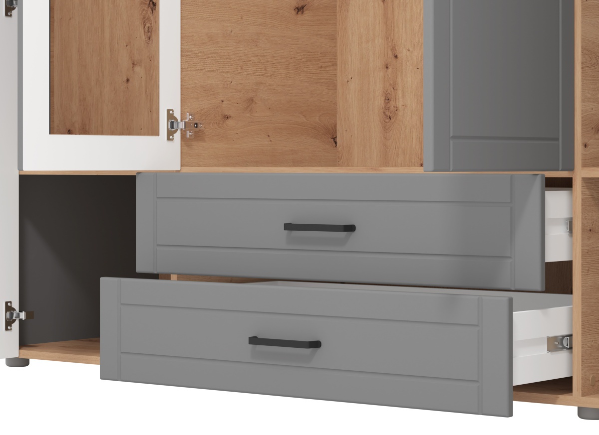 Šatníková skriňa 4d lotta - šedá/dub artisan.

 

Korpus šatníkovej skrine tvorí lamino v šedej farbe, dvierka a čelá zásuviek sú vyrobené z profilovaných MDF dosiek a pokryté matnou šedou fóliou.

 

Rozmery Šatníkové skrine 4D Lotta sú 190x210x58cm (š, v, h).

 

Všetky produkty z kolekcie Lotta nájdete nižšie v súvisiacich produktoch.