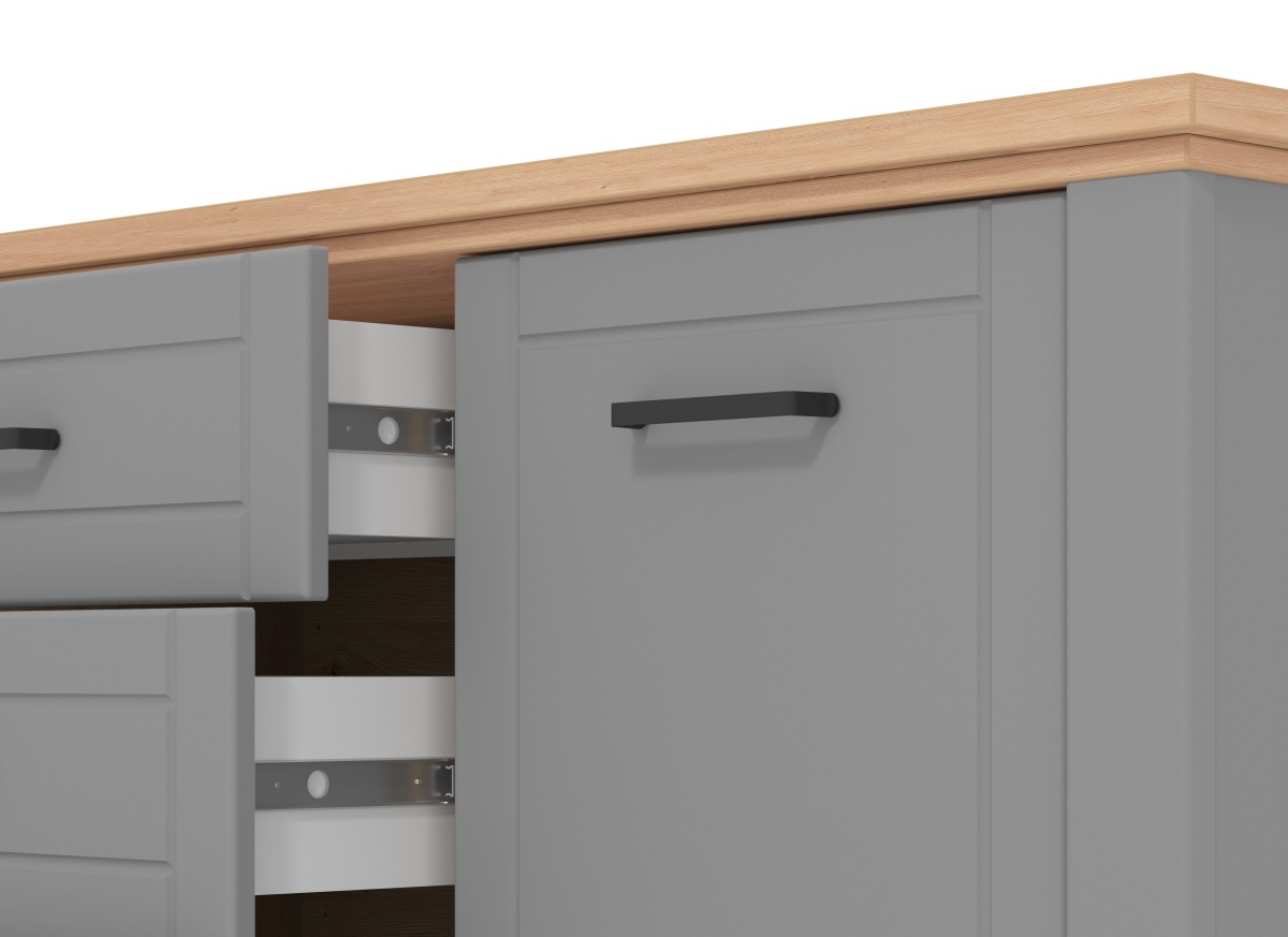 Široká komoda lotta - šedá/dub artisan.

 

Kombinovaná komoda obsahuje početný úložný priestor v podobe 4 zásuviek a 2 postranných skriniek.

 

Rozmery Široké komody Lotta sú 161x85,5x41cm (š, v, h).

 

Všetky produkty z kolekcie Lotta nájdete nižšie v súvisiacich produktoch.