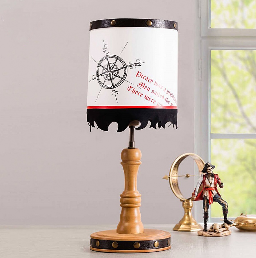 Detská stolná lampa jack.

 

Povesť pirátov sa postupom času mení.

 

Detská lampa Jack je vhodná ako na pracovný stôl, tak i na nočný stolík.

 

Všetok nábytok patriaci do kolekcie Jack nájdete nižšie v súvisiacich produktoch.