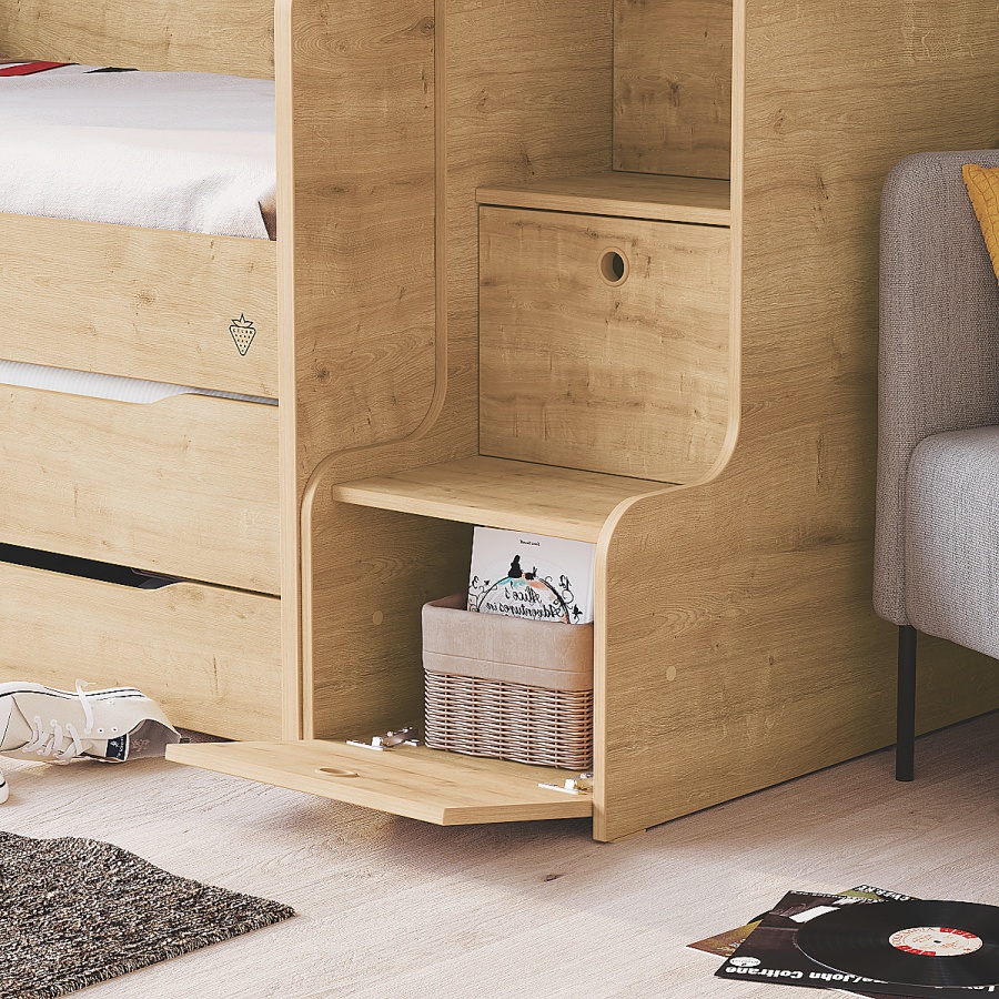 Poschodová posteľ so skriňou a schodíkmi cody modular - dub.

 

Poschodová posteľ Modular ponúka inteligentné riešenie nielen pre menšie priestory.

 


Rozmery poschodovej postele so skriňou a schodíkmi Modular sú 247x190x203cm (š, v, h).

 

 

Kolekcia Modular vychádza z pôvodnej kolekcie Cody, ich dekory a farby sú zhodné, a tak je možné detskú izbu doplniť kúskami nábytku z týchto pôvodných kolekcií.